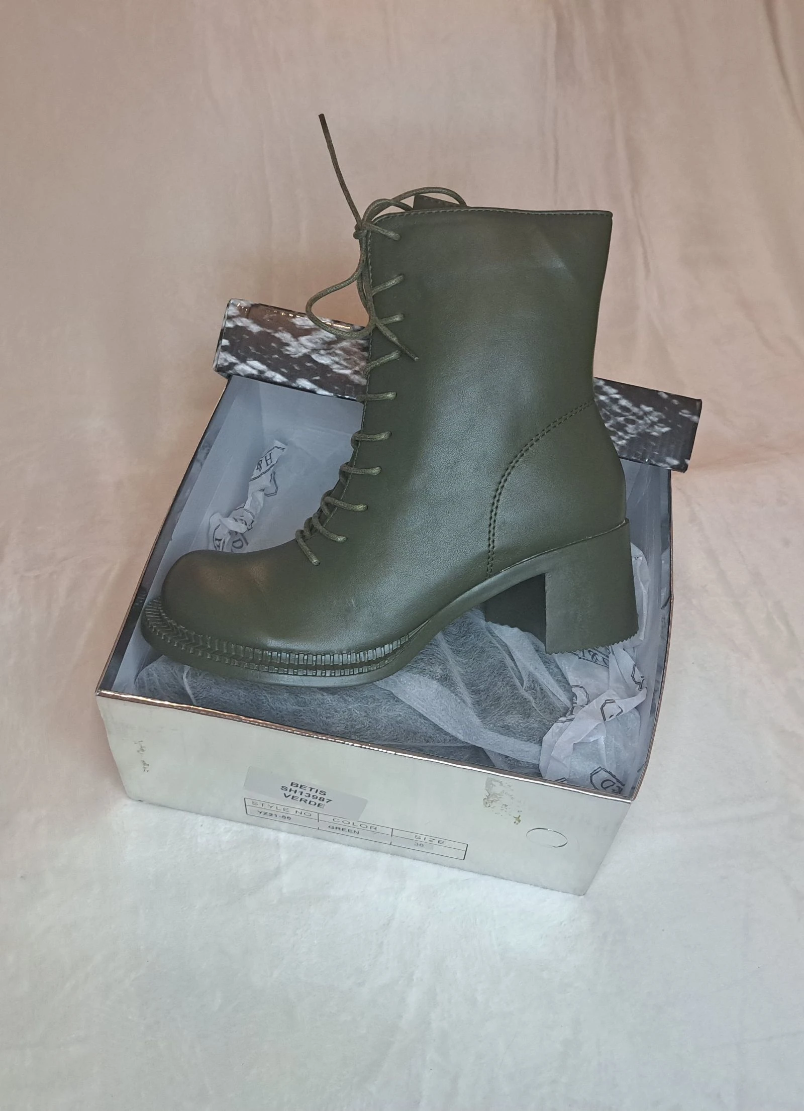 Olive Green Boots • EU38 • Chunky Heel • Trendy Autumn Winter